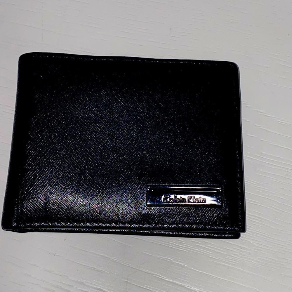 Calvin Klein Men's Black Full Grain Leather Trifold Wallet
